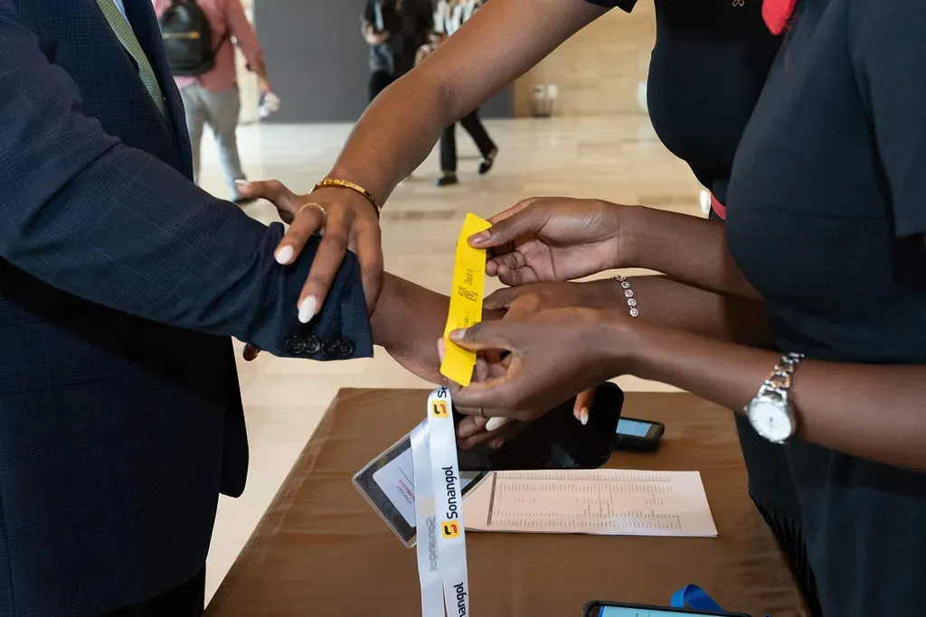 Operação de credenciação num evento Angola Oil &amp; Gas